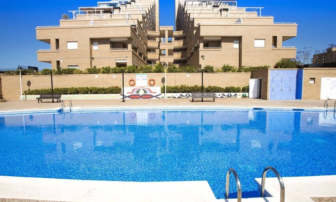 Cabanes Apartamento | Hermoso apartamento para 4 personas con piscina, A/C, TV, terraza, mascotas permitida y aparcamiento