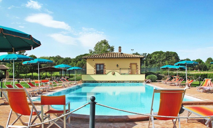 Rigutini Apartamento | Hermoso apartamento con WIFI, A/C, piscina, TV, patio, mascotas permitida y aparcamiento