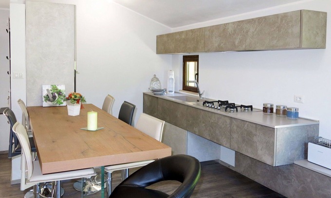 Cologna Spiaggia Villa | Apartamento en villa con piscina, jacuzzi, WIFI, A/C, TV, patio, vista panorámica
