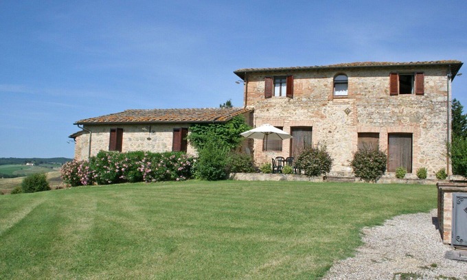 Monteroni d'Arbia Apartamento | Hermoso apartamento con piscina, WIFI, patio, vista panorámica y aparcamiento, cerca de Siena
