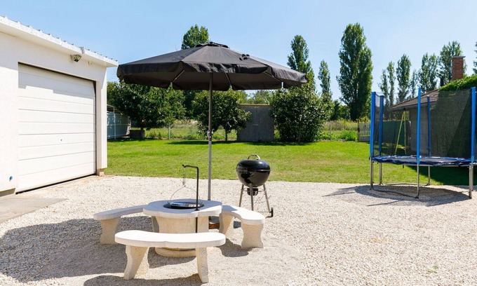 Balatonszarszo Apartamento | Bonito apartamento para 5 personas con A/C, WIFI, TV y balcón