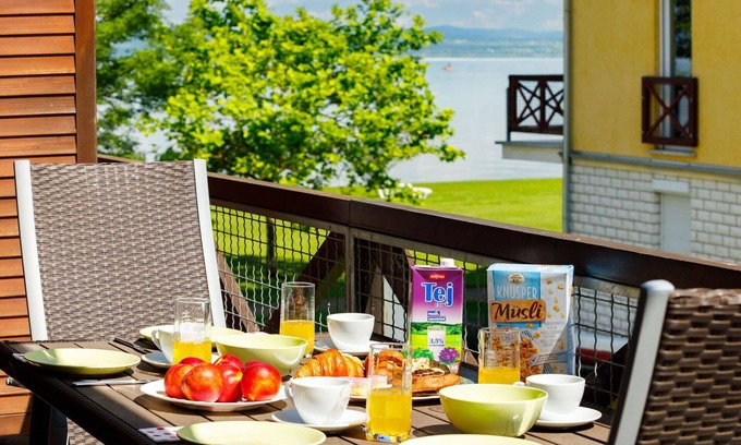 Balatonoszod Apartamento | Hermoso apartamento para 5 personas con WIFI, A/C, TV y balcón