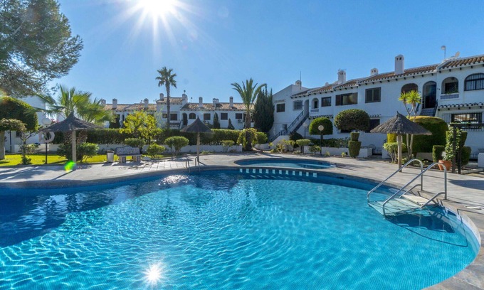 Orihuela Costa Apartamento | Bonito apartamento para 3 personas con WIFI, piscina, A/C, TV, terraza y aparcamiento