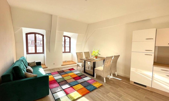 Zittau Apartamento | Acogedor apartamento para 3 personas con WIFI, TV, mascotas permitida y aparcamiento