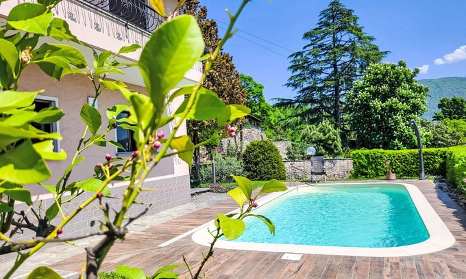 Besazio Apartamento | Precioso apartamento para 4 personas con WIFI, piscina privada, TV, patio y vista panorámica