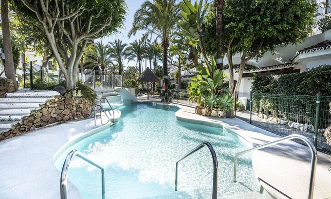 Elviria Apartamento | Bonito apartamento para 4 personas con piscina, WIFI, A/C, TV, terraza y aparcamiento
