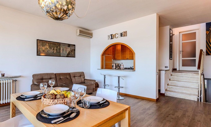 Ispra Apartamento | Precioso apartamento para 4 personas con WIFI, A/C, TV y terraza