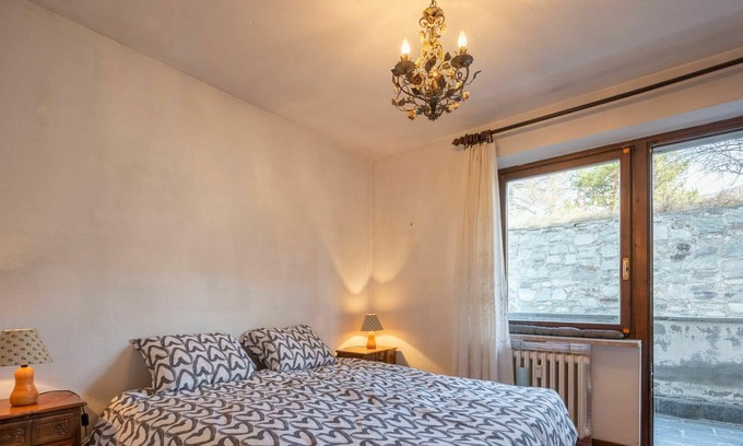 Oulx Apartamento | Acogedor apartamento para 4 personas con TV, terraza, mascotas permitida y aparcamiento