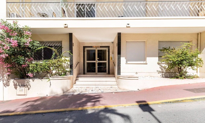 Riou - Petit Juas - Av de Grasse Apartamento | Bonito apartamento para 4 personas con A/C, WIFI, TV y terraza