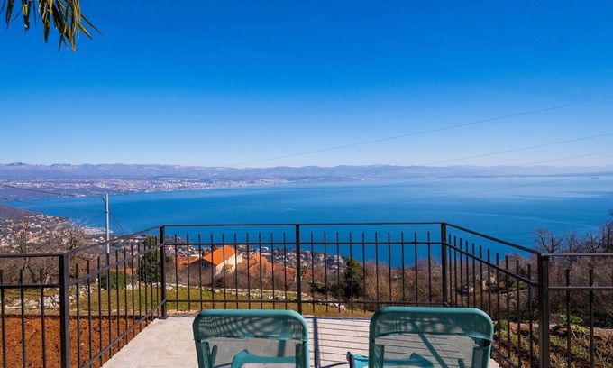 Opatija Apartamento | Bonito apartamento con internet, A/C, TV, terraza, mascotas permitida y aparcamiento