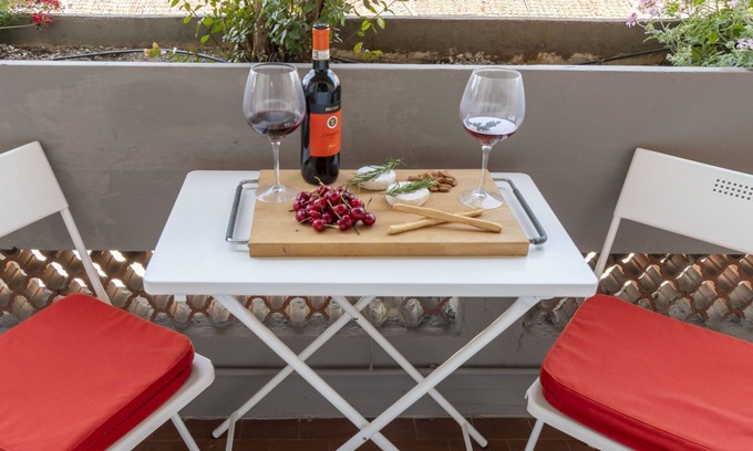 Peretola Apartamento | Acogedor apartamento para 5 personas con A/C, WIFI, TV, terraza, vista panorámica y aparcamiento
