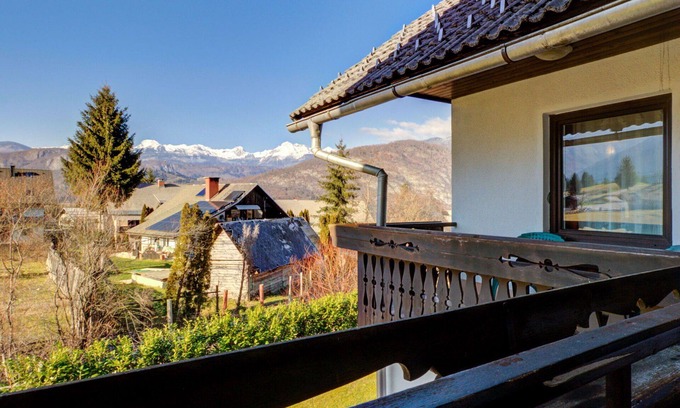 Bohinjska Bistrica Apartamento | Bonito apartamento con WIFI, TV, balcón, mascotas permitida, vista panorámica y aparcamiento