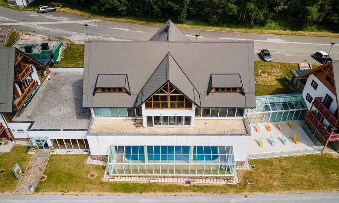 Hocko Pohorje Apartamento | Hermoso apartamento con piscina, WIFI, TV, balcón, mascotas permitida y vista panorámica