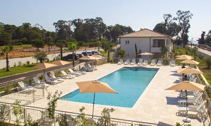 Ghisonaccia Apartamento | Apartamento con WIFI, piscina, A/C, TV, balcón, mascotas permitida, vista panorámica, aparcamiento