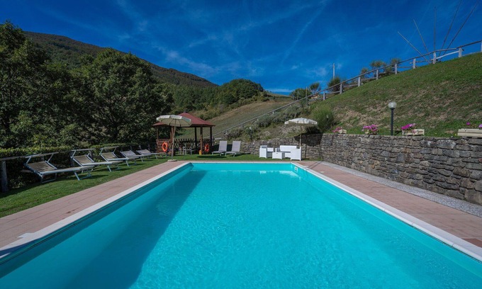 Cutigliano Apartamento | Hermoso apartamento para 6 personas con piscina, WIFI, TV, veranda y mascotas permitida