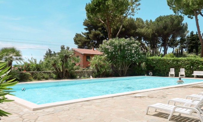Latte Apartamento | Bonito apartamento para 4 personas con WIFI, piscina, TV, balcón y aparcamiento
