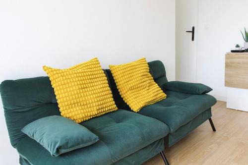L'Ile-Saint-Denis Apartamento | Nice apartment with balcony and view