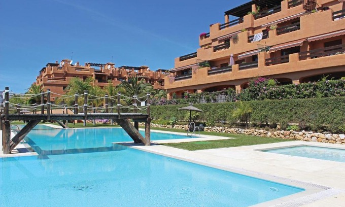 Nueva Milla de Oro Apartamento | Nice Apartment In Estepona With Sauna