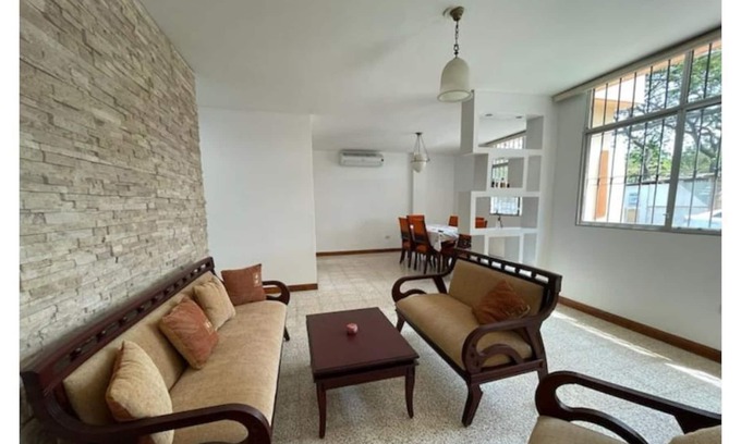 Zona 17 Apartamento | Lindo departamento frente al parque Kennedy