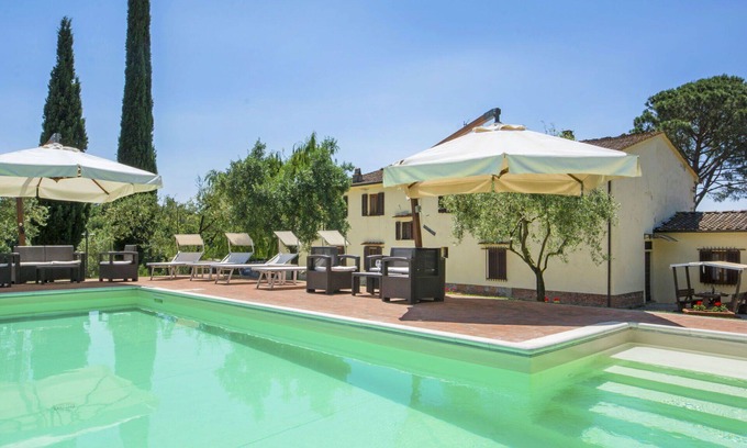 Lamporecchio Villa | Apartamento en villa con piscina privada, WIFI, TV, balcón, mascotas permitida, aparcamiento