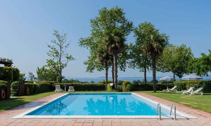 Bolsena Villa | Hermoso apartamento en villa con piscina, WIFI, TV, patio, mascotas permitida y aparcamiento