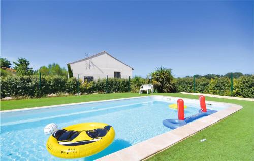 Le Sambuc Apartamento | Nice Apartment In Le Sambuc With Wifi