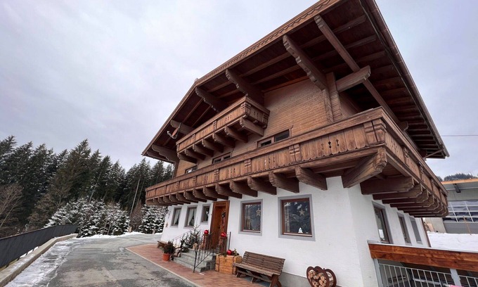 Hollersbach im Pinzgau Villa | Bonito apartamento en villa para 6 personas con WIFI, TV, balcón y vista panorámica