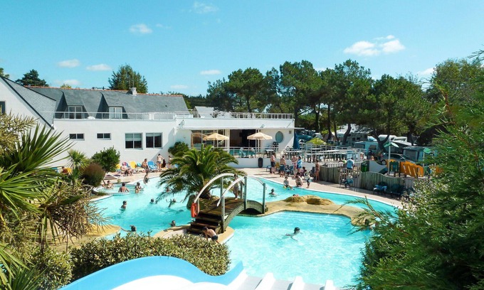 Penestin Casa | Bonito apartamento en villa con WIFI, piscina, TV, terraza, mascotas permitida y aparcamiento