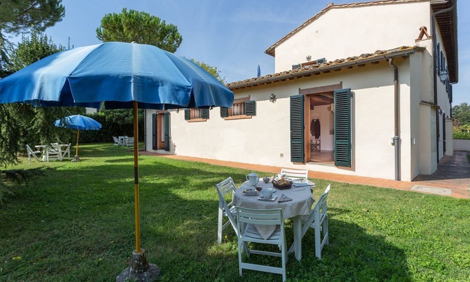 Mercatale Val di Pesa Villa | Bonito apartamento en villa con WIFI, piscina, TV, patio y aparcamiento, cerca de Greve In Chianti