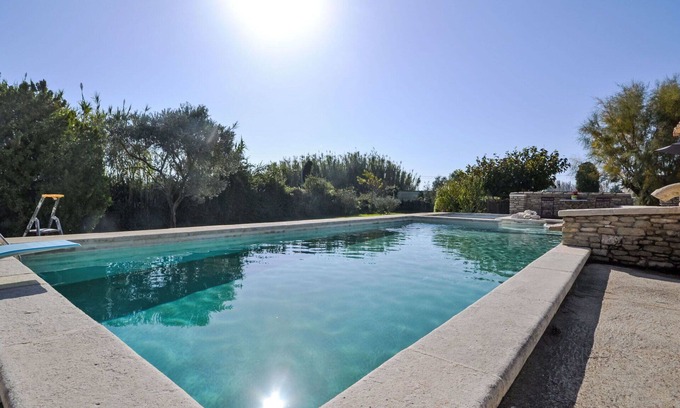 Velleron Casa | Acogedor apartamento en villa para 4 personas con WIFI, piscina, TV y terraza