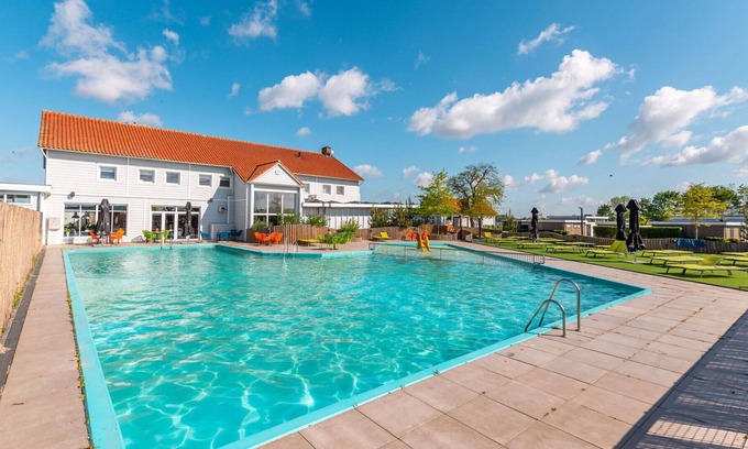 Municipality of Nunspeet Casa | Bonito apartamento en villa para 4 personas con piscina, WIFI, TV, terraza y aparcamiento
