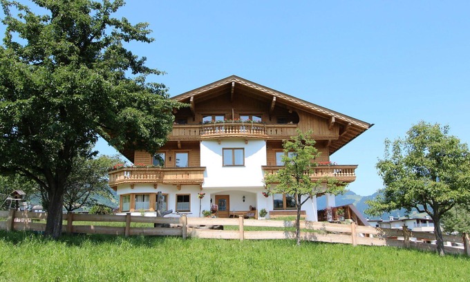 Kapfing Villa | Apartamento en villa con WIFI, TV, terraza, mascotas permitida, vista panorámica, aparcamiento