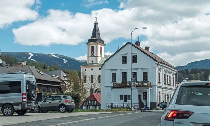 Rokytnice nad Jizerou Villa | Precioso apartamento en villa con WIFI, TV, patio, mascotas permitida y vista panorámica