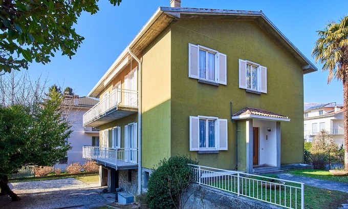 Dervio Casa | Hermoso apartamento en villa para 16 personas con WIFI, TV, balcón y mascotas permitida