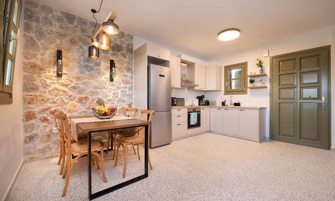 Lagoudi Zia Casa | Nice apartment in Zia with hot tub