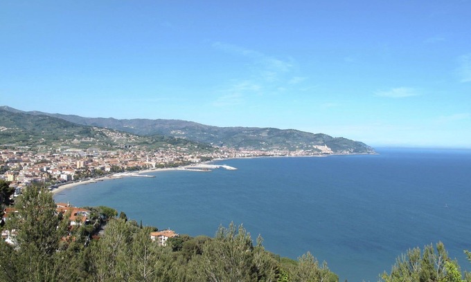Diano Castello Apartamento | Precioso apartamento con piscina, WIFI, TV, terraza, mascotas permitida y aparcamiento