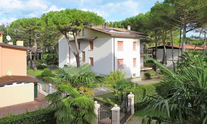 Lignano Pineta Apartamento | Nice apartment for 4 guests with WIFI, A/C, pool, TV, terrace, pets allowed and parking