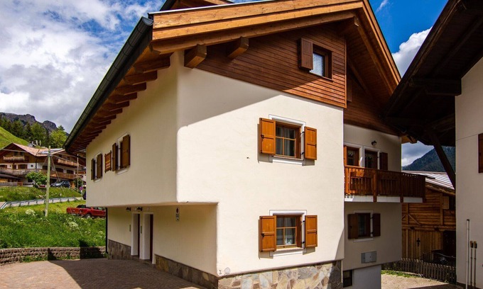 San Giovanni di Fassa Casa | Bonito apartamento en villa con WIFI, TV, balcón, mascotas permitida y aparcamiento