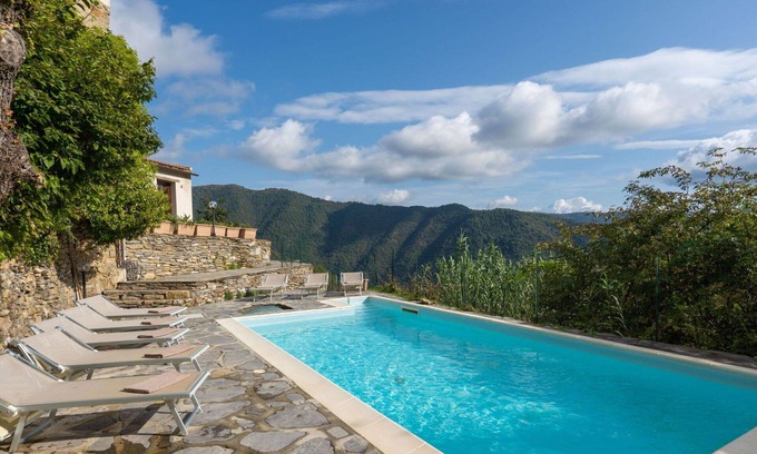 Novelli Apartamento | Apartamento con piscina, WIFI, TV, terraza, mascotas permitida, vista panorámica, aparcamiento