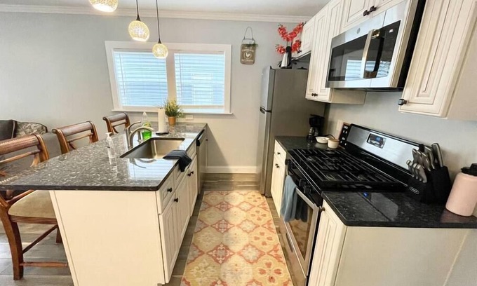 Tremont Apartamento | Nice Apartment next to Christmas Story House