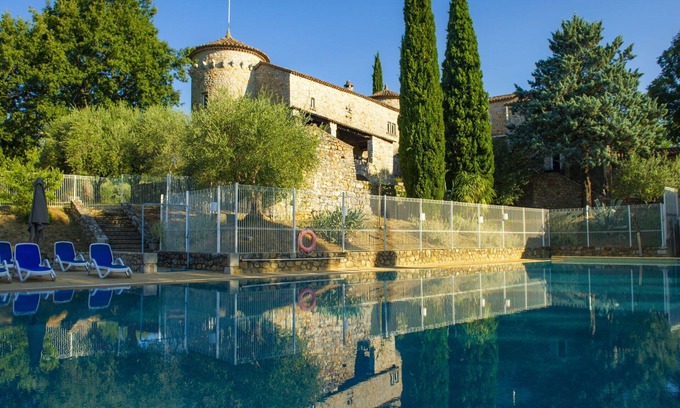 Casteljau Apartamento | Apartamento con piscina, internet, TV, balcón, mascotas permitida, vista panorámica, aparcamiento