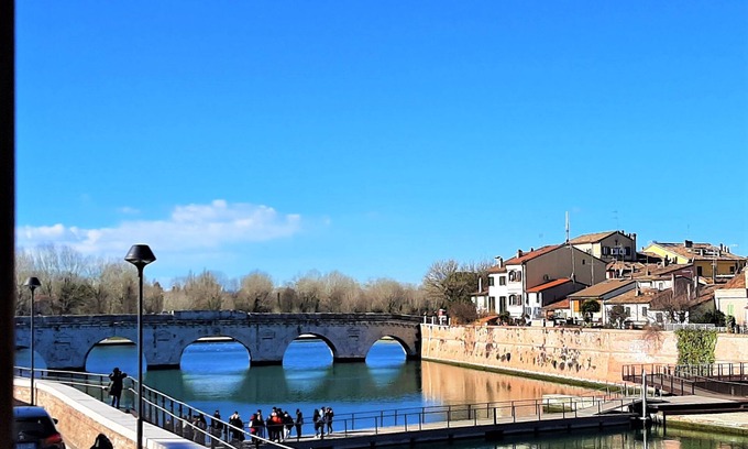 Rimini Historic Center Apartamento | En el puerto del canal, vista del puente romano y el antiguo pueblo, WIFI GRATUITO, A / C, estacionamiento