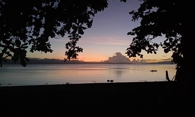 Malitbog Casa | Nice Bungalow by the bay. Spacious and private.