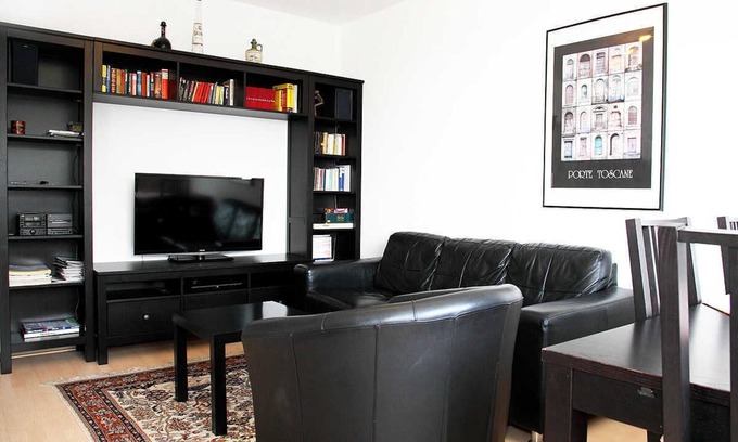 Zollstock Apartamento | Nice, centrally located apartments in Cologne, streetcar stop in front of the door.