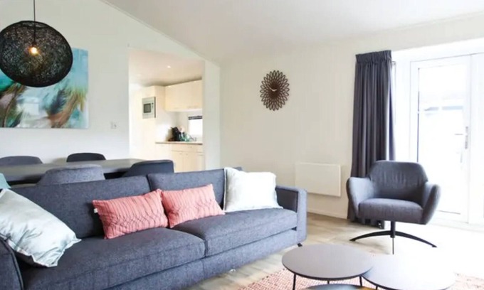 Noordoostelijk van Schaarsbergen Chalet De Esquí | Bonito chalet en un parque de vacaciones, junto al Parque Nacional Hoge Veluwe