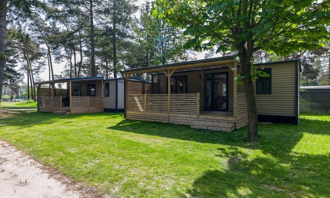 Vessem Chalet De Esquí | nice chalet with luxury bathroom and screened porch