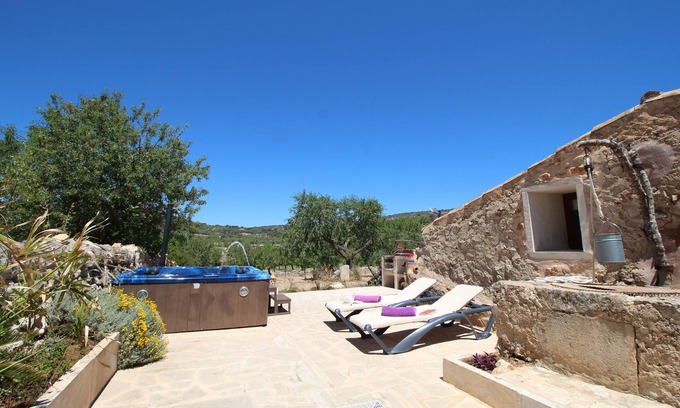 s'Alqueria Blanca Casa | Casita romantica con bañera de hidromasaje para dos!