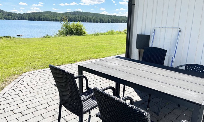 Jarnforsen Casa | Nice cottage located on a lake plot by Lake Flaten outside Virserum | SE05071
