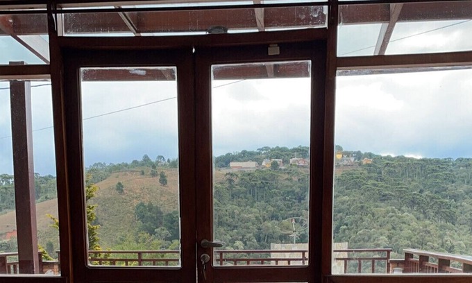 Campos do Jordao Cabaña | Nice country house with built-in fireplace
