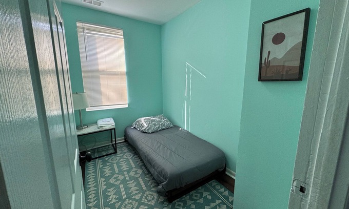 Anacostia Apartamento | NICE Cozy APT 4-Bedroom 5-Beds Easy Parking